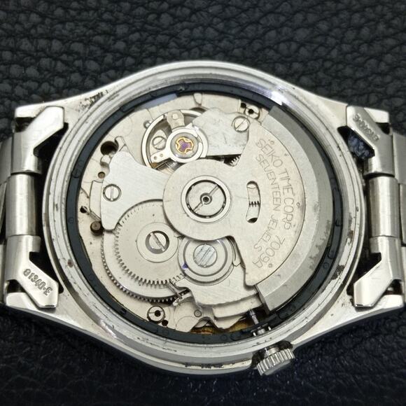 Vintage 1992 Seiko Automatic Mens Silver Watch W/daydate & Green accents - Picture 9 of 10